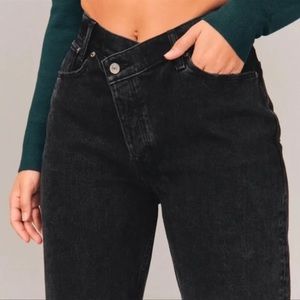 Abercrombie The 90s Straight Ultra High Rise Criss-Cross Waistband Jean